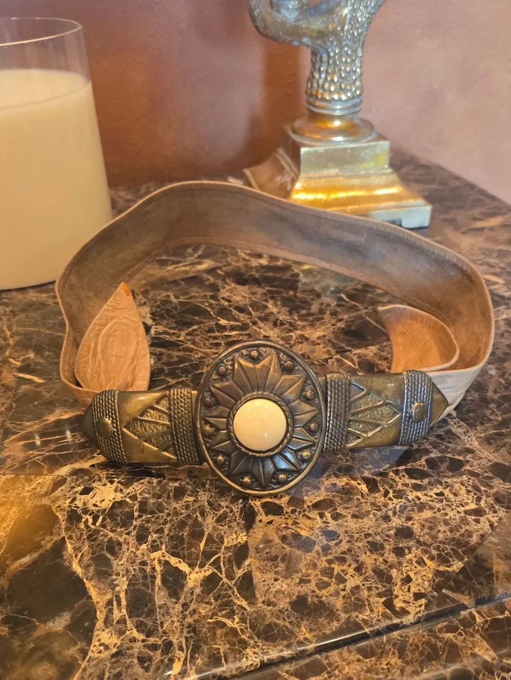 Vintage-Inspired Tan Leather Belt with Decorative Metal Medallion. Great Cond!